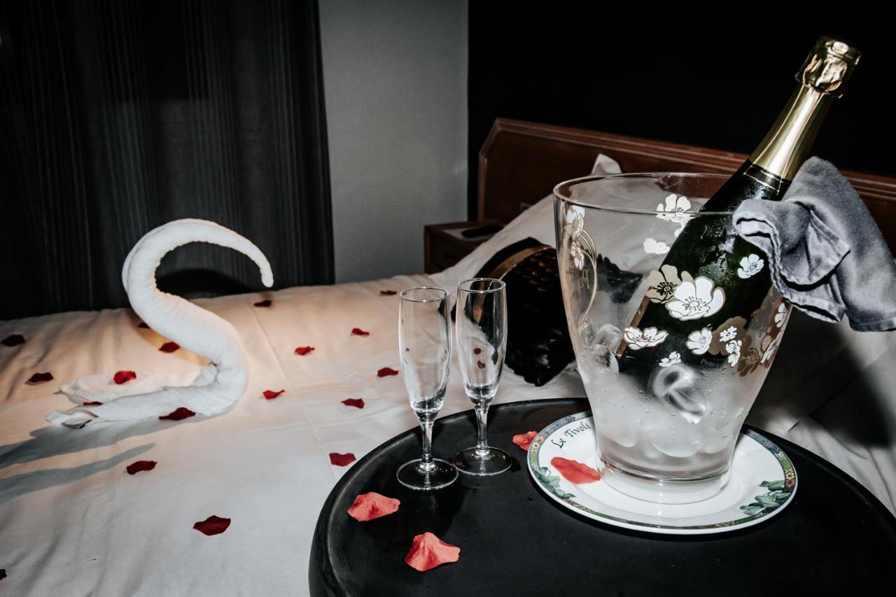 Hotel Le Tivoli Vic-en-Bigorre Екстериор снимка