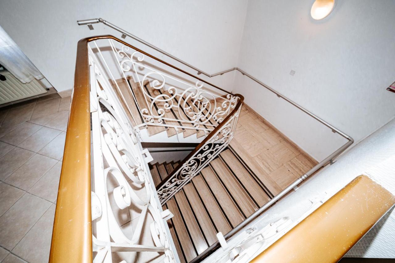 Hotel Le Tivoli Vic-en-Bigorre Екстериор снимка