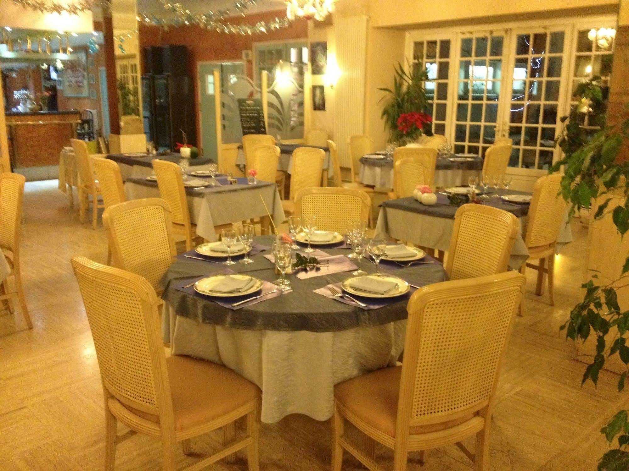 Hotel Le Tivoli Vic-en-Bigorre Екстериор снимка