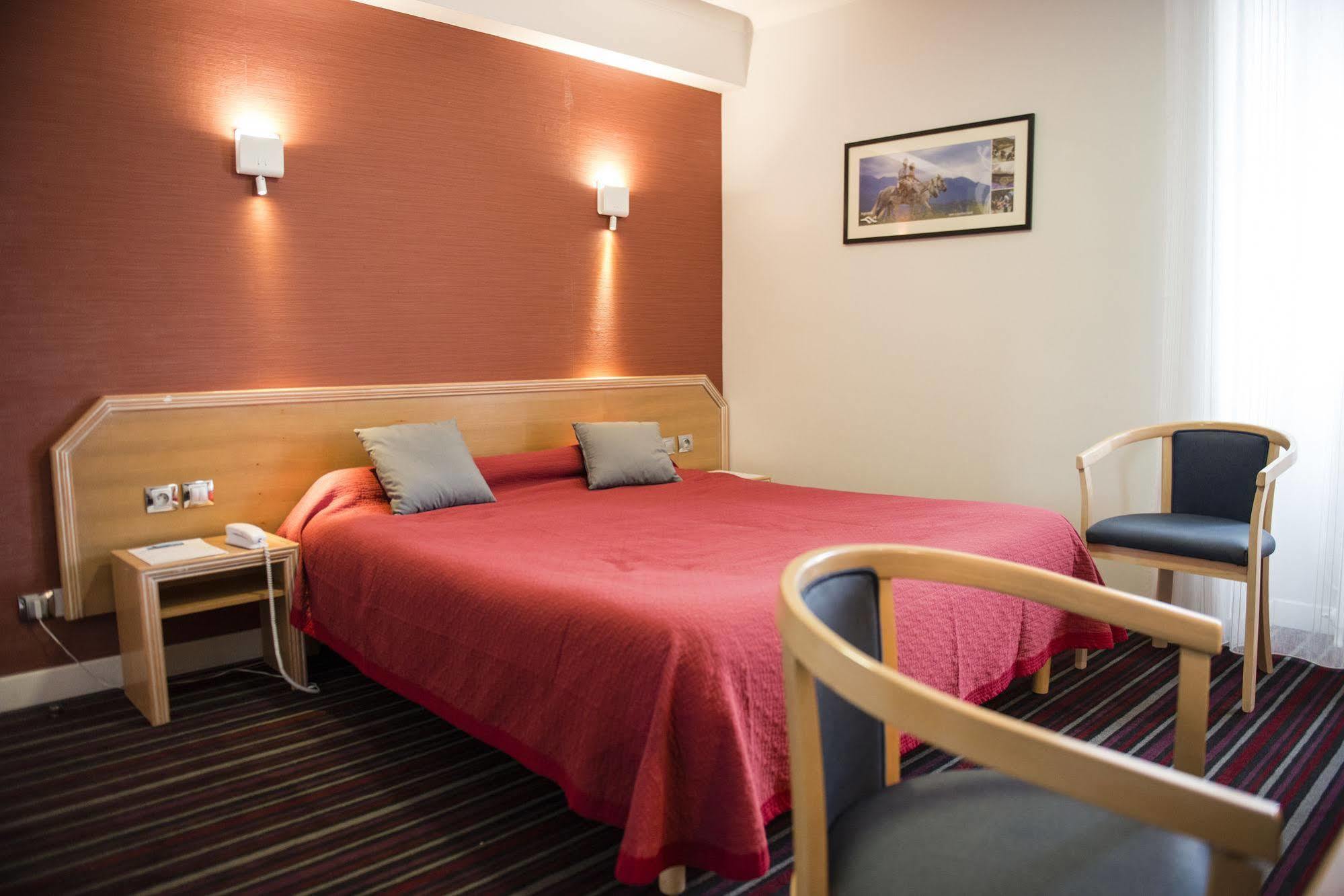 Hotel Le Tivoli Vic-en-Bigorre Екстериор снимка