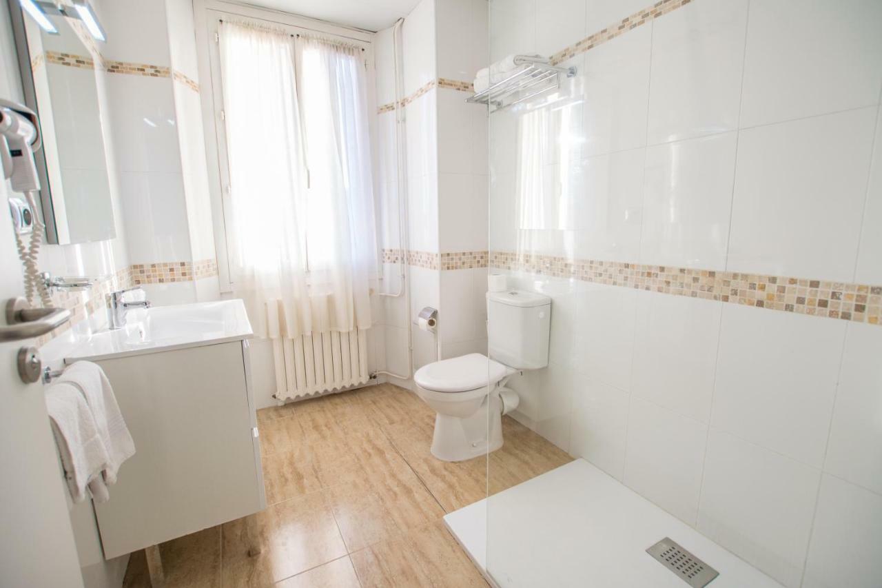 Hotel Le Tivoli Vic-en-Bigorre Екстериор снимка